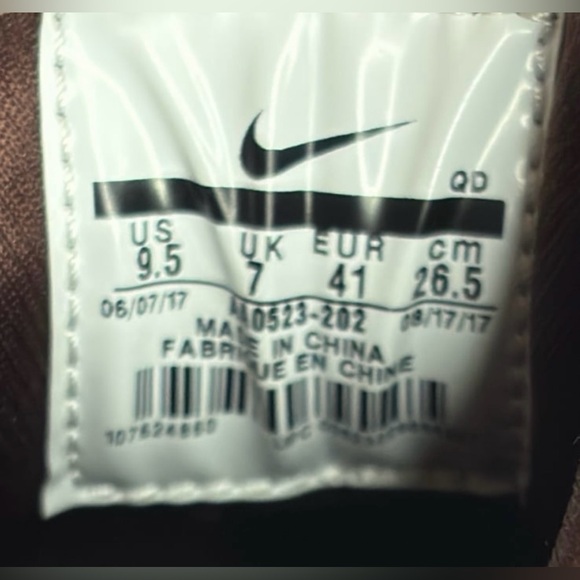 LAST CHANCE Nike Women's Sneakers in Burgundy and White - Picture 8 of 9